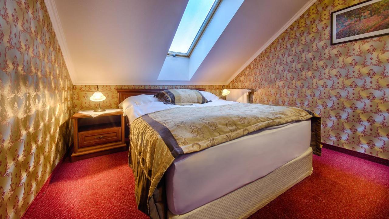 Hotel Tevel Sladkovicovo エクステリア 写真