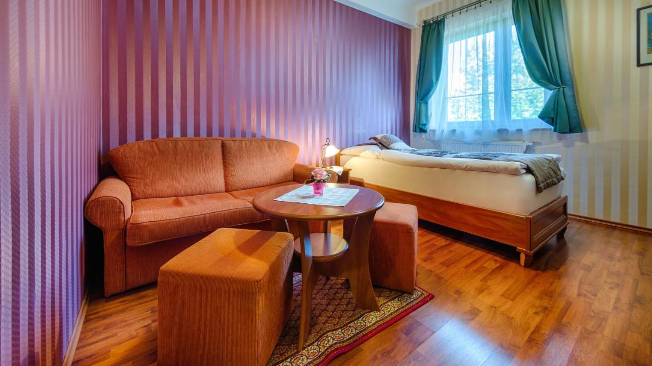 Hotel Tevel Sladkovicovo エクステリア 写真