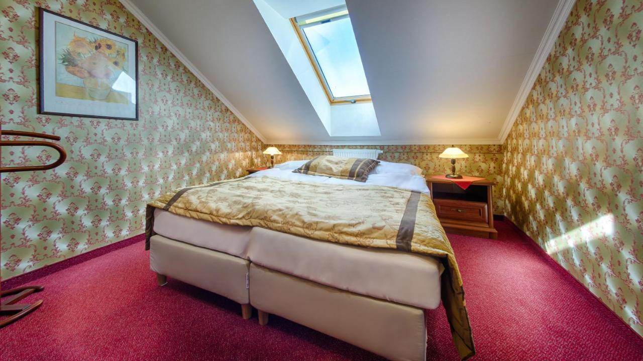 Hotel Tevel Sladkovicovo エクステリア 写真