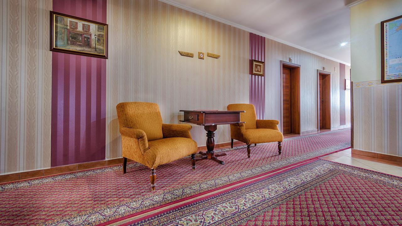 Hotel Tevel Sladkovicovo エクステリア 写真